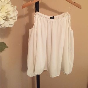 Cold shoulder top 🔥